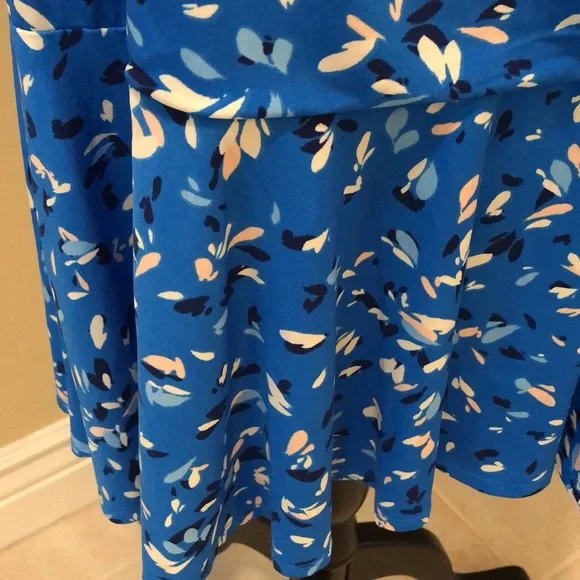 Vince Camuto off v-neck, pretty scrunched shirt sleeves fit & flare dress - Picture 12 of 15